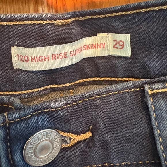 Levi's Women's Dark Indigo Jeans - Picture 2 of 4